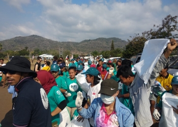 Politeknik eLBajo Commodus mengikuti aksi cleanup day dalam rangka memperingati World Clean Up Day(WCD) 2019