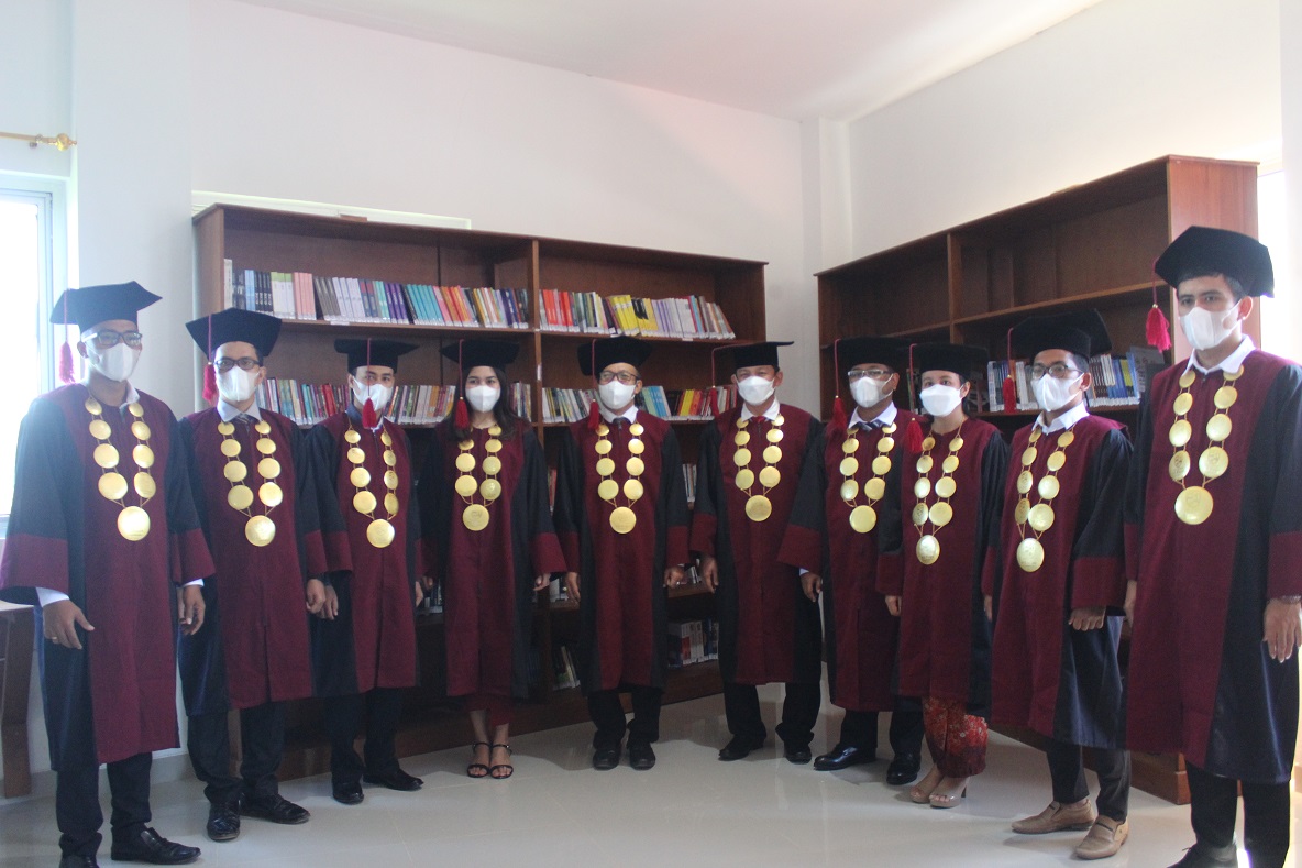 Wisuda Angkatan I Diploma III Politeknik eLBajo Commodus